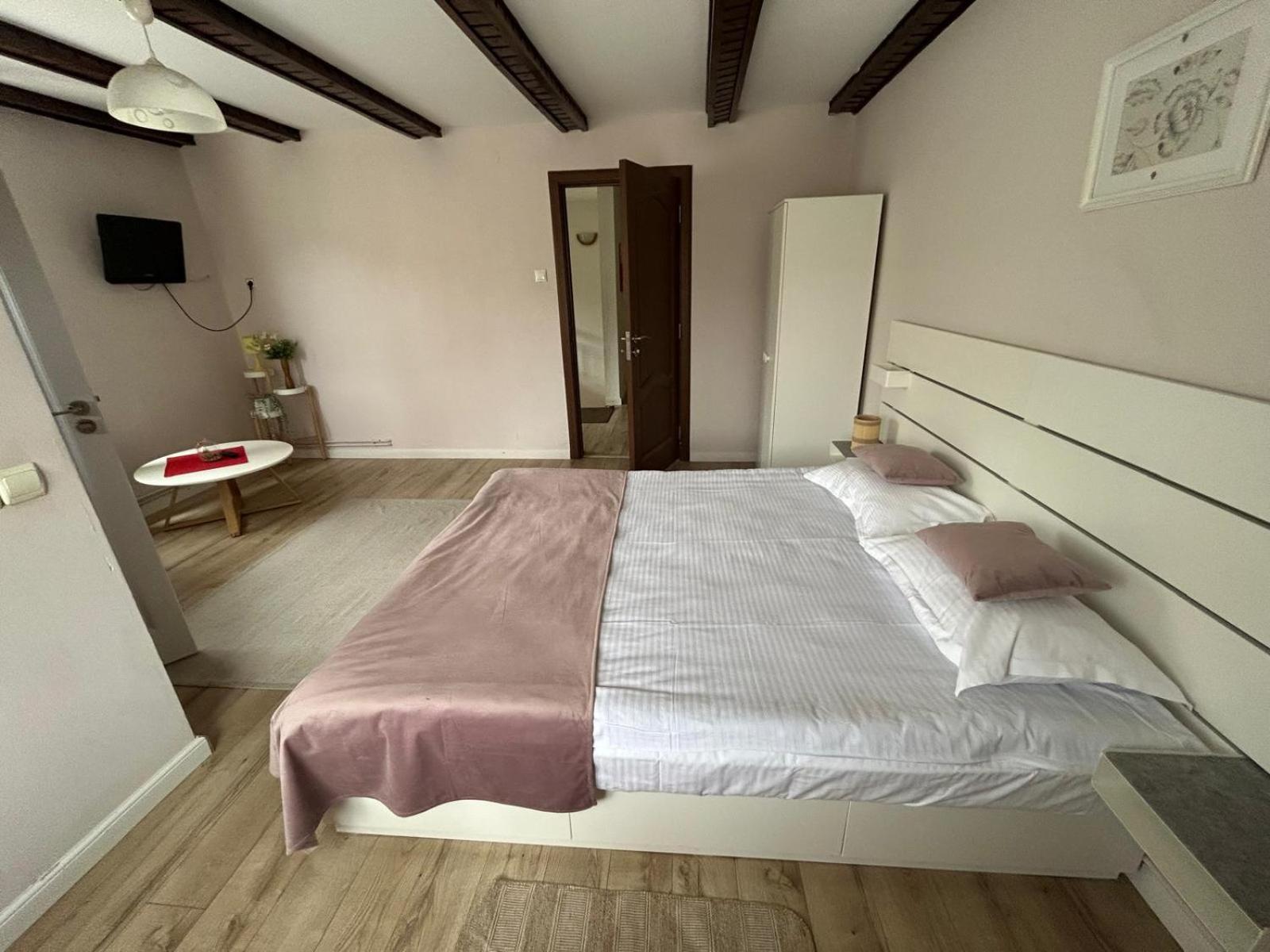 Vila Monica Bran  Luaran gambar