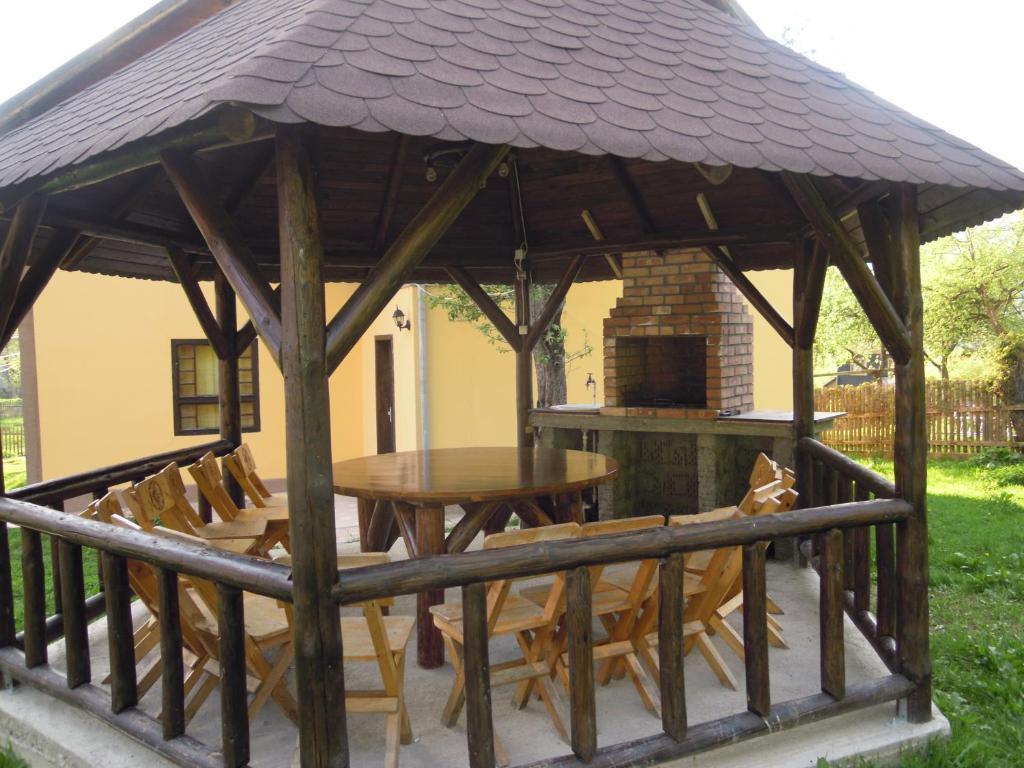 Vila Monica Bran  Luaran gambar